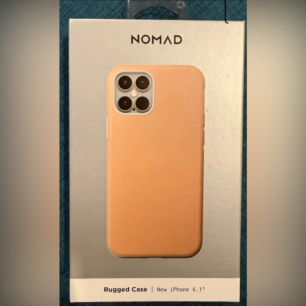 NWT Nomad Modern Leather Case 6.1”